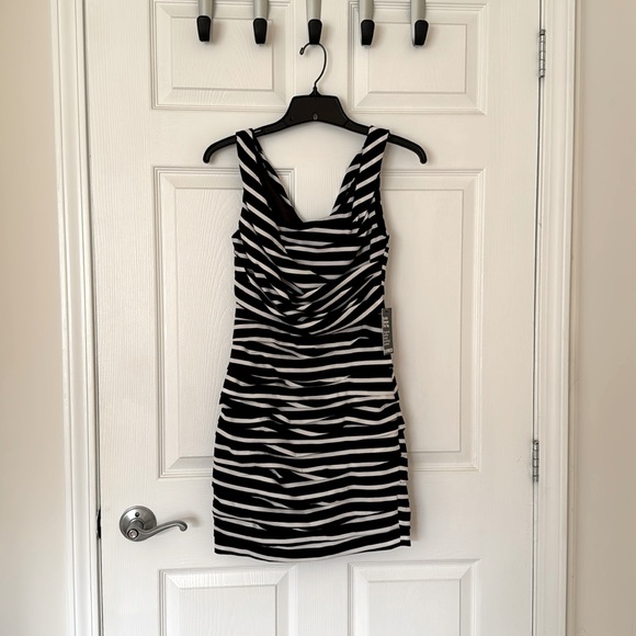 EXPRESS BLACK WHITE MINI DRESS WOMENS XS - Picture 1 of 7